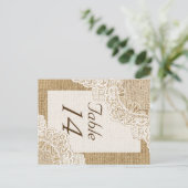 Rustieke witte kant op jute trouwtafel nummer briefkaart (Staand voorkant)