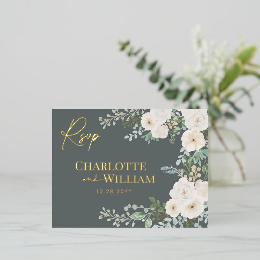 Rustieke witte rozen groen moderne botanische RSVP Folie Uitnodiging Briefkaart (Staand Voorkant)