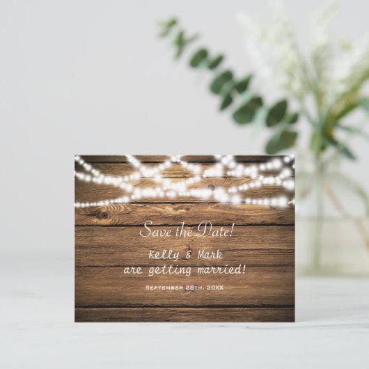 Rustieke Wood & String Lights Save The Date Briefk Aankondigingskaart (Staand voorkant)