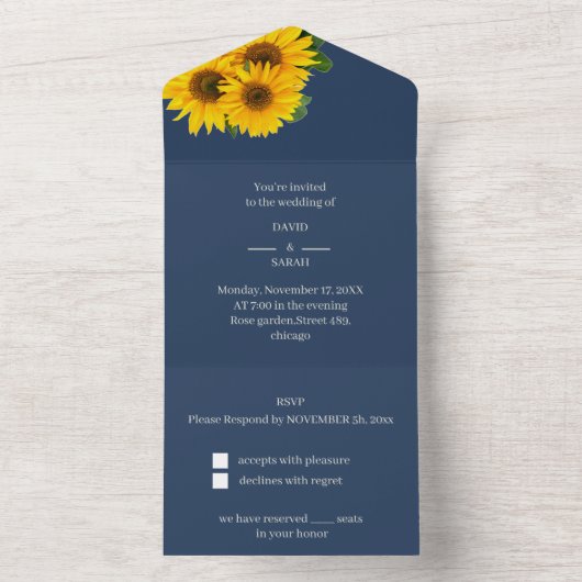 Rustieke Zonnebloem gepersonaliseerde bruiloft All In One Uitnodiging (Binnen)