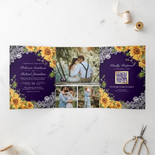 Rustieke Zonnebloem Royal Paarse Hout QR Code Huwe Drieluik Uitnodiging (Binnen)