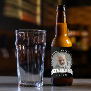Rustieke zwart-wit foto van gepensioneerde man opa bier etiket