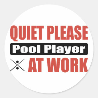 Rustig alsjeblieft Pool speler op het werk Ronde Sticker