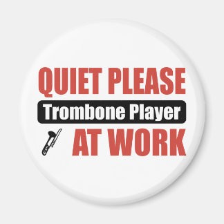 Rustig alsjeblieft trombone speler op het werk magneet