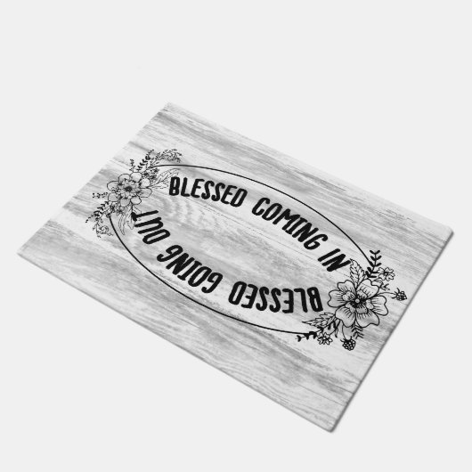 Rustig hout zonder houten bedekking, dat uit de be deurmat (Schuin)