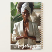 Rustige Afro-Amerikaanse vrouw gebedsmeditatie Planner (Achterkant)