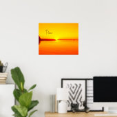 Rustige Amber Sunset boven Water Poster (Thuiskantoor)