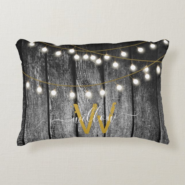 Rustige Barn Black Wood Gold String Lights Monogra Accent Kussen (Voorkant)