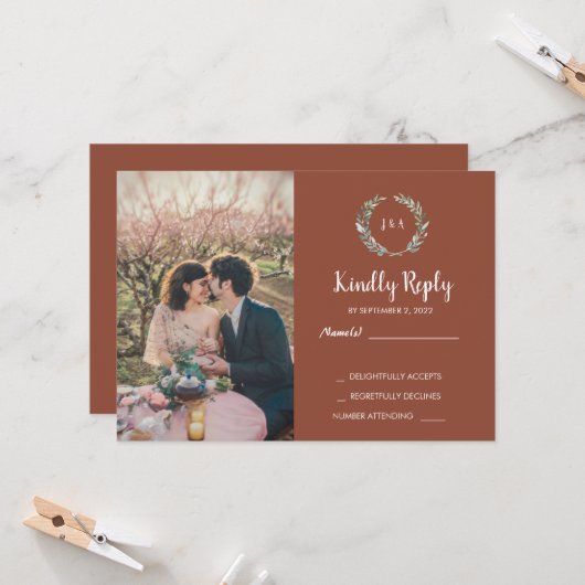 Rustige bladeren op monogram foto RSVP Wedding Kaart (Voorkant / Achterkant in situ)