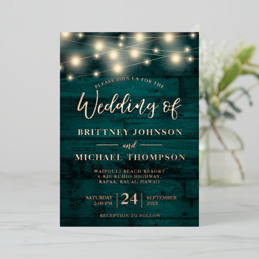 Rustige Blauwgroen Wood String Lights Wedding Folie Uitnodiging (Staand Voorkant)