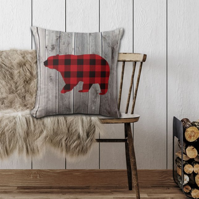 Rustige bosgrond beer met rode buffelplaat kussen (rustic woodland barn wood red buffalo plaid bear throw pillow)