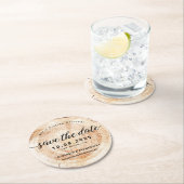 Rustige eenvoudige houtsnede die de datum bewaart ronde kartonnen onderzetter (Insitu)