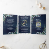 Rustige Eucalyptus Gold Navy Blue QR Code Weddensc Drieluik Uitnodiging (Binnen)