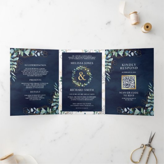 Rustige Eucalyptus Gold Navy Blue QR Code Weddensc Drieluik Uitnodiging (Binnen)