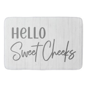 Rustige Farmhouse Hallo Sweet Cheeks White Wood Badmat