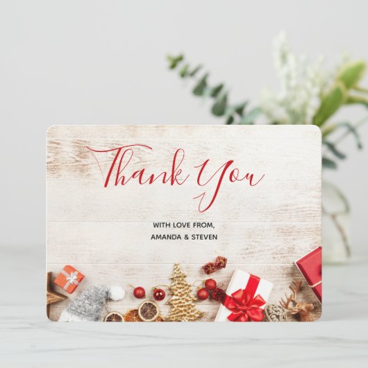 Rustige houtafbeelding met kerstobjecten bedankkaart (Staand voorkant)