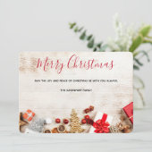 Rustige houtafbeelding met kerstobjecten feestdagenkaart (Staand voorkant)