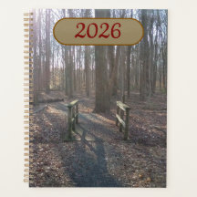 Rustige Houten Brug Tussen Hoge Bomen Planner