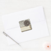 Rustige houten Button Fabric Flower & Shabby Burla Vierkante Sticker (Envelop)