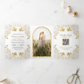 Rustige Ivory Floral Gold Glitter QR Code Weddensc Drieluik Uitnodiging (Binnen)