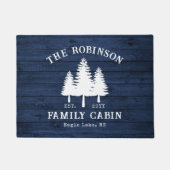 Rustige landengezinscabine Trees Blue Wood Print Deurmat (Voorkant)