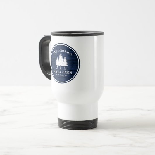 Rustige landengezinscabine Trees Blue Wood Print Reisbeker (Voorkant links)