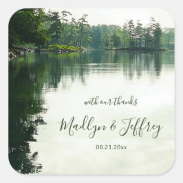 Rustige llakeside evergreens bruiloft vierkante sticker