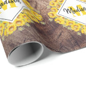Rustige monogram zonnebloemen & houtextuur cadeaupapier (Rol Hoek)
