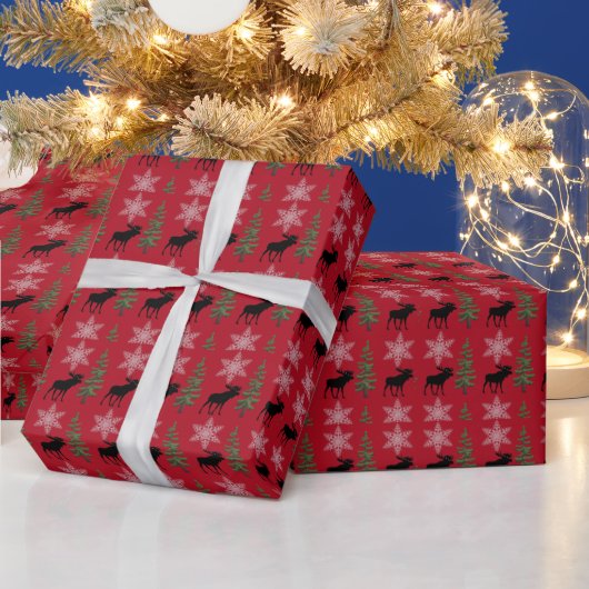 Rustige Moose Snowflake Pine Tree Red Cadeaupapier (Feestdagen)