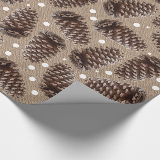 Rustige Pine Cones Burlap Witte Stippen Cadeaupapier (Hoek)