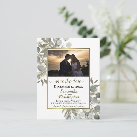 Rustige pine & Eucalyptus White Save the Date Phot Aankondigingskaart (Staand voorkant)