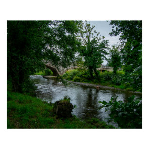 Rustige rivier Elwy en St Asaph brug Perfect Poster