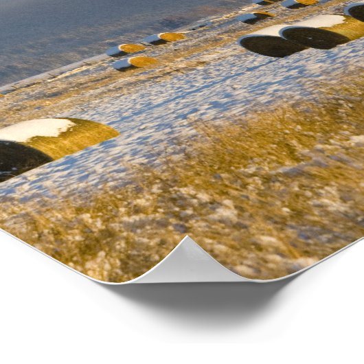 Rustige schuur en hooibalen na verse sneeuw 3 poster (Hoek)