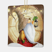 Rustige wintergnoomboom, sneeuw, lichte kerst keramisch ornament (Links)