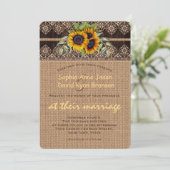 Rustige zonnebloemen Lace Burlap Wood Weddenschap Kaart (Staand voorkant)
