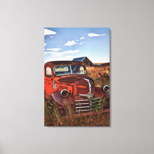 Rusting orange Dodge truck with afschrijoned farm Canvas Afdruk (Voorkant)