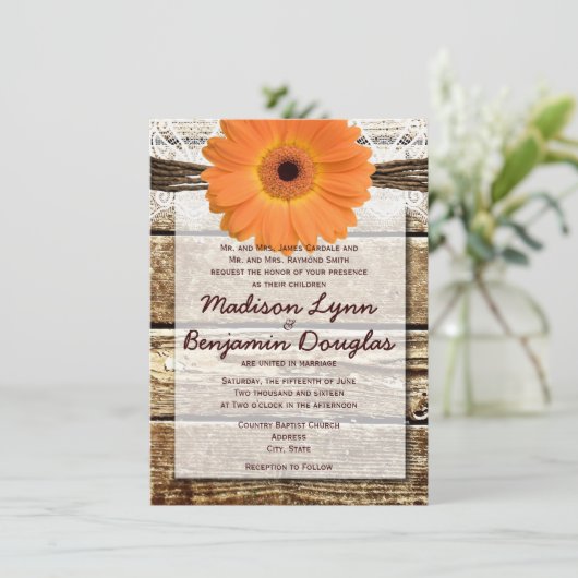 Rustique Bois Orange Daisy Invitations de mariage (Debout devant)