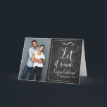 Rustique Chalkboard Laisser Il Snow Script Carte d<br><div class="desc">Rustic Chalkboard Let It Snow Typography Carte de vacances personnalisable de vacances / carte photo de Noël pour donner à votre famille et vos amis avec script lunatique. Cette carte de vacances pliée conviendra parfaitement aux couples et aux jeunes mariés. Il est disponible en différentes couleurs.</div>
