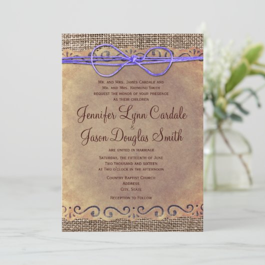 Rustique Pays Vintage Mariage Invitations pourpre (Debout devant)