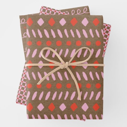 Rustisch kerstpapier met rood en roze pink inpakpapier vel (In situ)