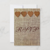 Rustisch land Wooden Hearts Burlap Wedding RSVP (Achterkant)