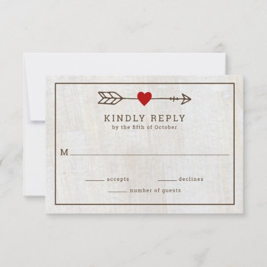 Rustische pijlen Rood Heart Wedding RSVP Kaartje (Voorkant)
