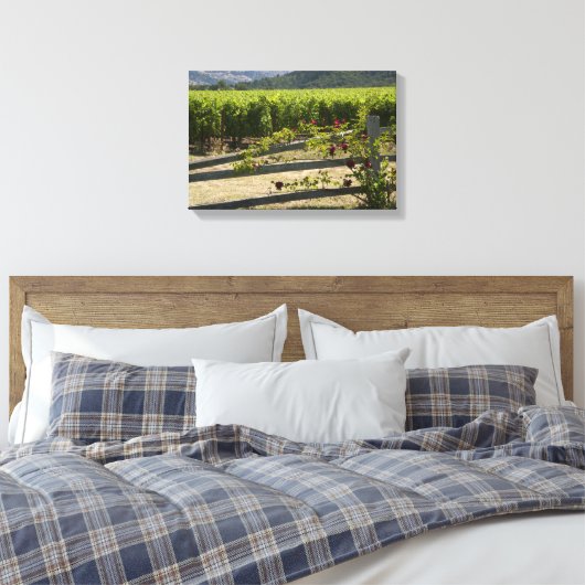 Rustische wijngaarden en Rozen omheining Canvas Afdruk (Insitu (Slaapkamer))