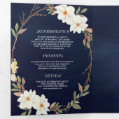Rustische witte Magnolia Floral QR Code Navy Weddi Drieluik Uitnodiging (Binnenzijde eerst)