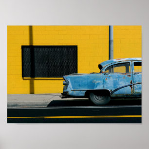 Rusty Blue Car en Yellow Wall Poster