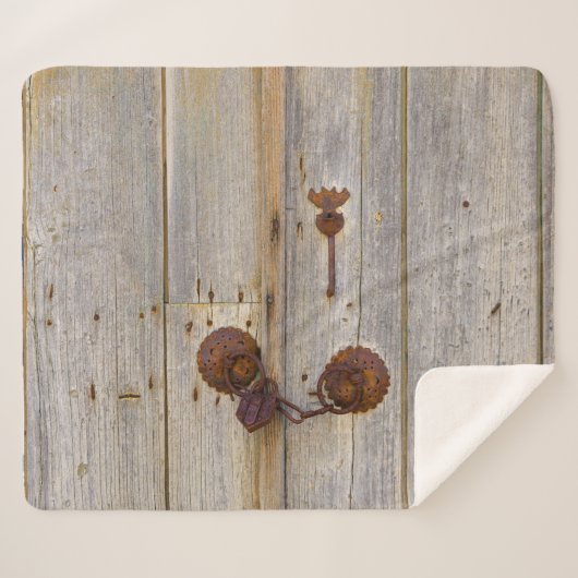 Rusty oud ijzerhangslot op een houten deur ... sherpa deken (Voorkant (horizontaal))