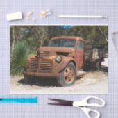 Rusty oude vrachtwagen verlaten in Australië buite Tissuepapier (Craft)