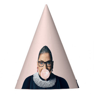 Ruth Bader Ginsburg die roze kauwgom blaast Feesthoedjes