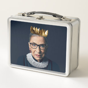 Ruth Bader Ginsburg met gouden kroon