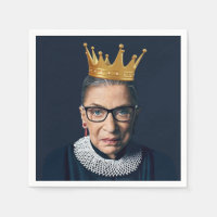 Ruth Bader Ginsburg met gouden kroon
